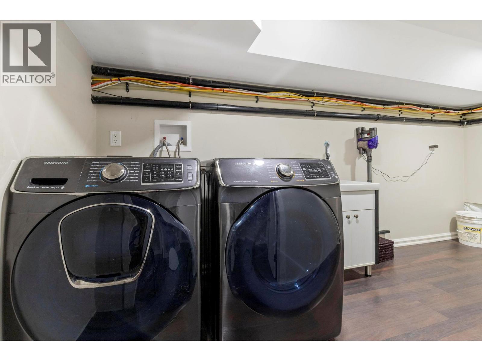 612 Thorneloe Road, Kelowna, BC - Indoor Photo Showing Laundry Room