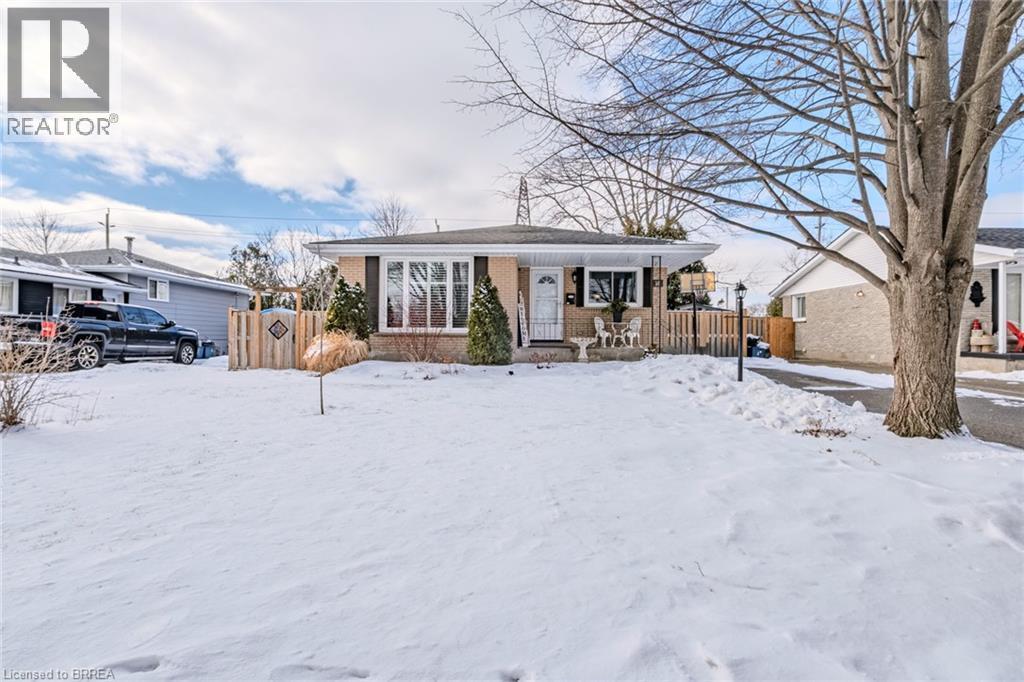 18 Linden Avenue, Brantford, ON - Outdoor