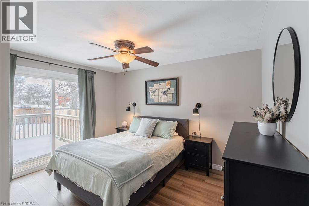 18 Linden Avenue, Brantford, ON - Indoor Photo Showing Bedroom