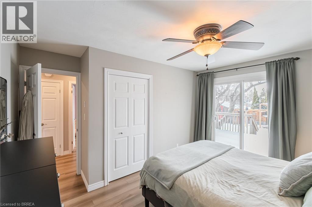 18 Linden Avenue, Brantford, ON - Indoor Photo Showing Bedroom