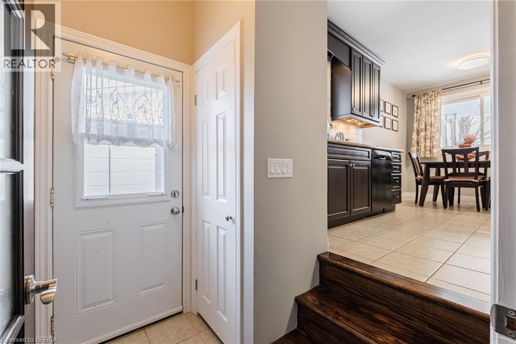 18 Linden Avenue, Brantford, ON - Indoor Photo Showing Other Room