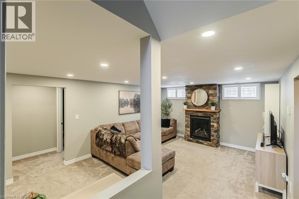 18 Linden Avenue, Brantford, ON - Indoor Photo Showing Basement