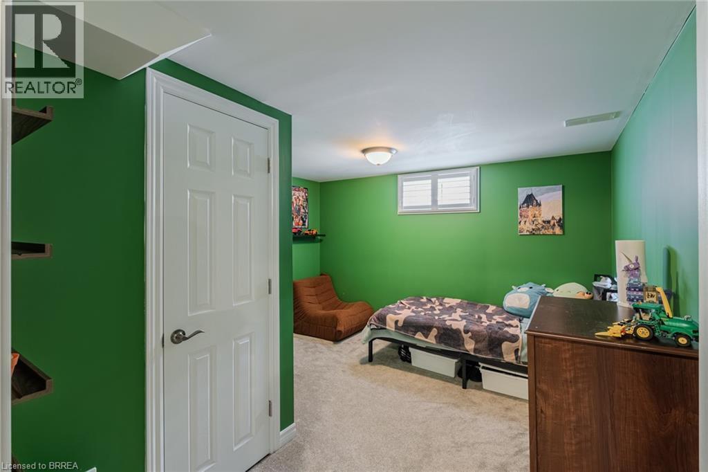 18 Linden Avenue, Brantford, ON - Indoor