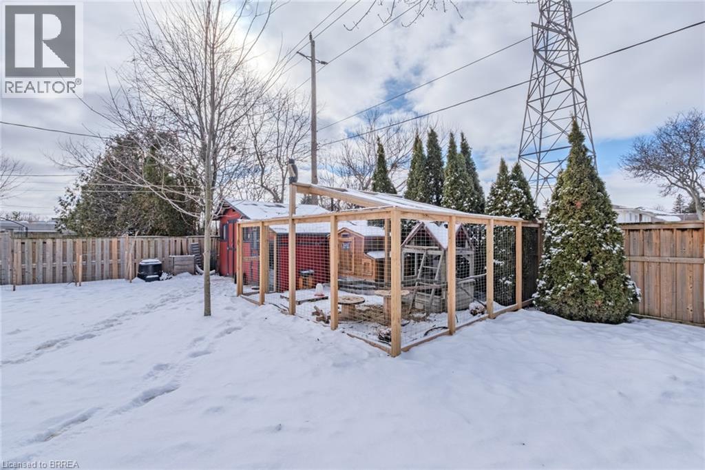 18 Linden Avenue, Brantford, ON - Outdoor