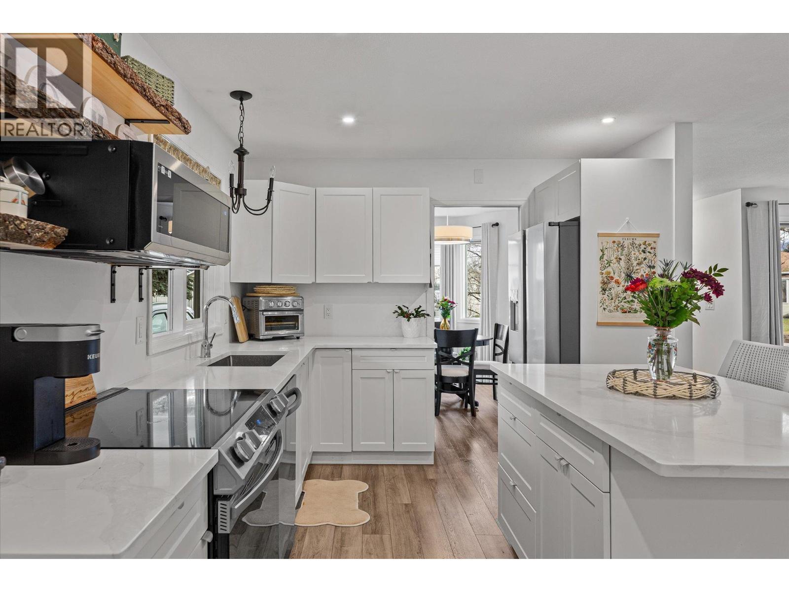 1255 Raymer Avenue Unit# 120, Kelowna, BC - Indoor Photo Showing Kitchen