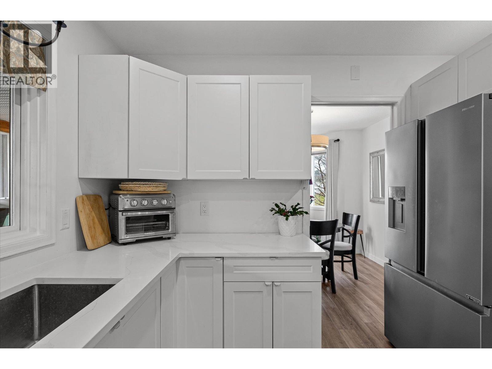 1255 Raymer Avenue Unit# 120, Kelowna, BC - Indoor Photo Showing Kitchen