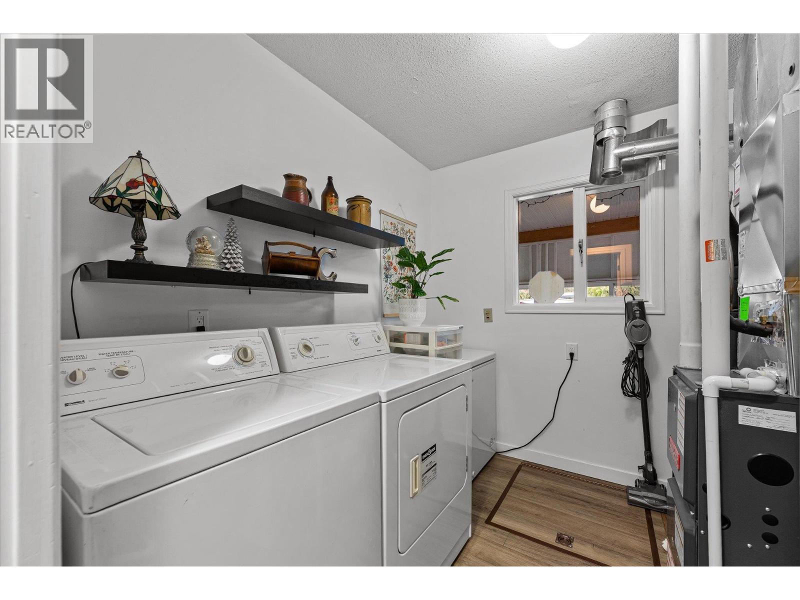 1255 Raymer Avenue Unit# 120, Kelowna, BC - Indoor Photo Showing Laundry Room