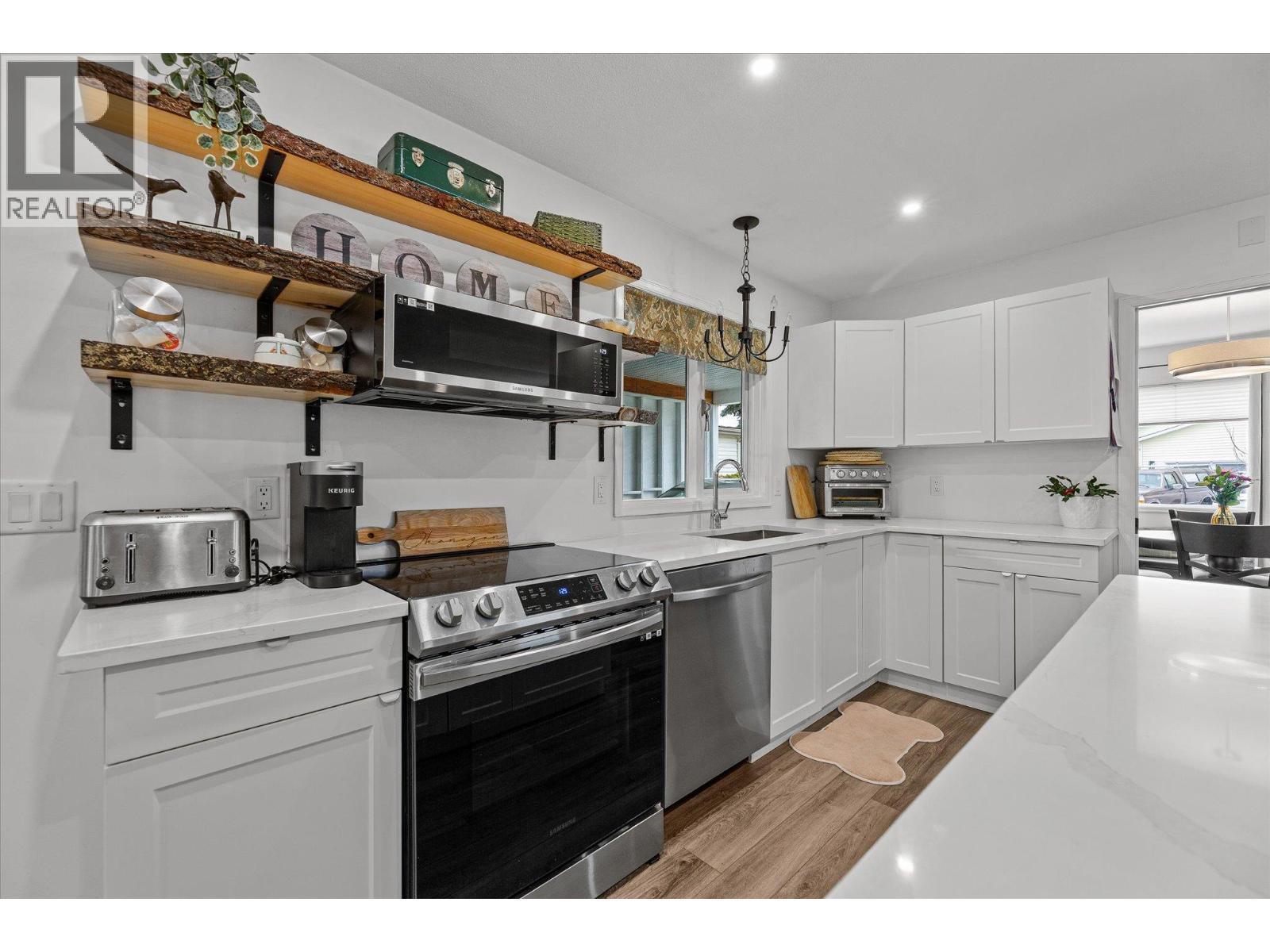 1255 Raymer Avenue Unit# 120, Kelowna, BC - Indoor Photo Showing Kitchen