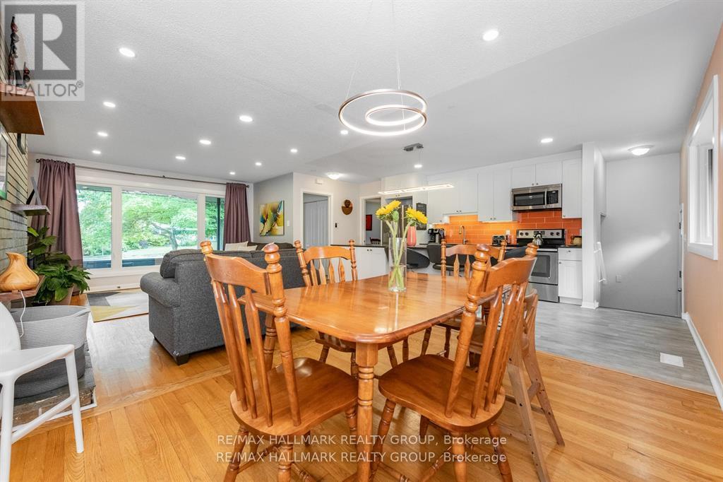 9 Newbury Avenue, Ottawa, ON - Indoor Photo Showing Dining Room