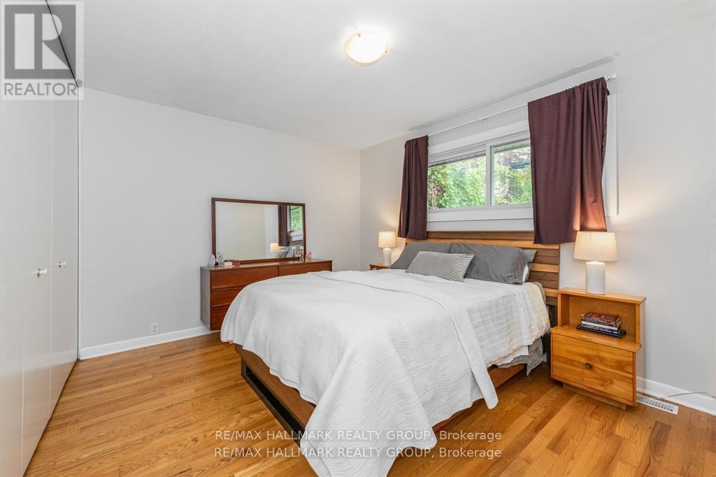 9 Newbury Avenue, Ottawa, ON - Indoor Photo Showing Bedroom