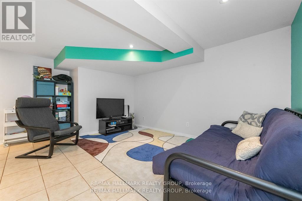 9 Newbury Avenue, Ottawa, ON - Indoor