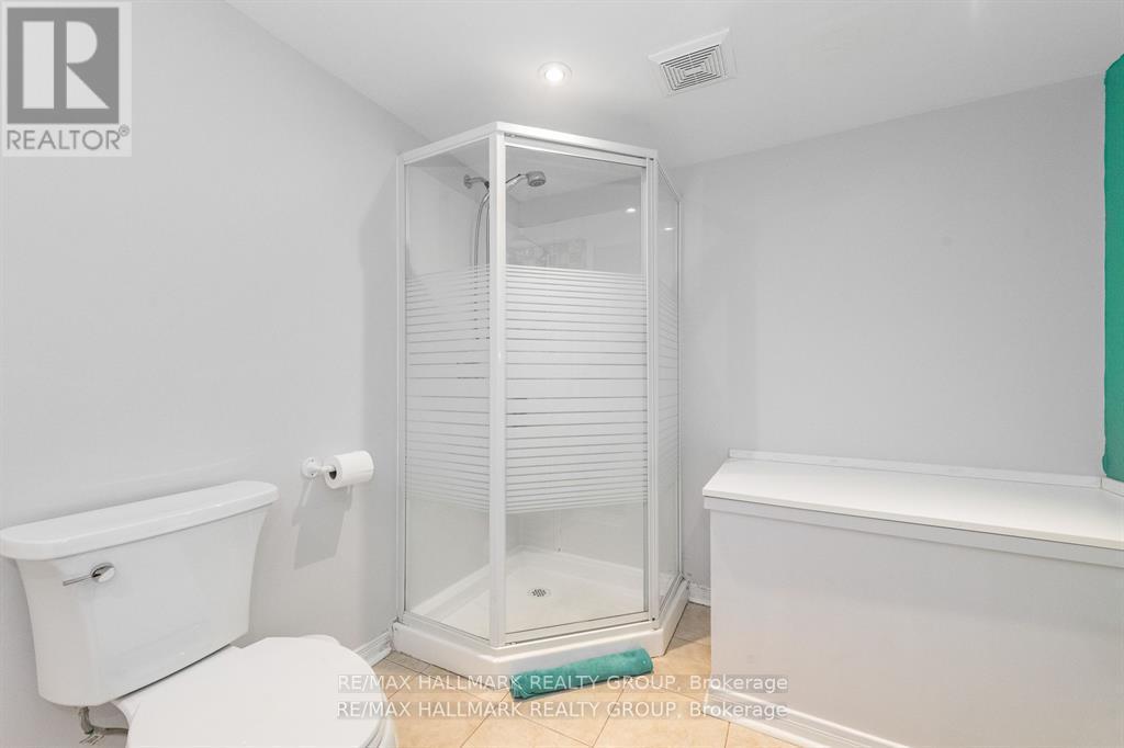 9 Newbury Avenue, Ottawa, ON - Indoor Photo Showing Bathroom