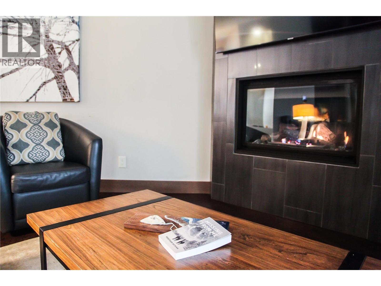 101 Dormie Drive Unit# 3H, Vernon, BC - Indoor Photo Showing Living Room With Fireplace