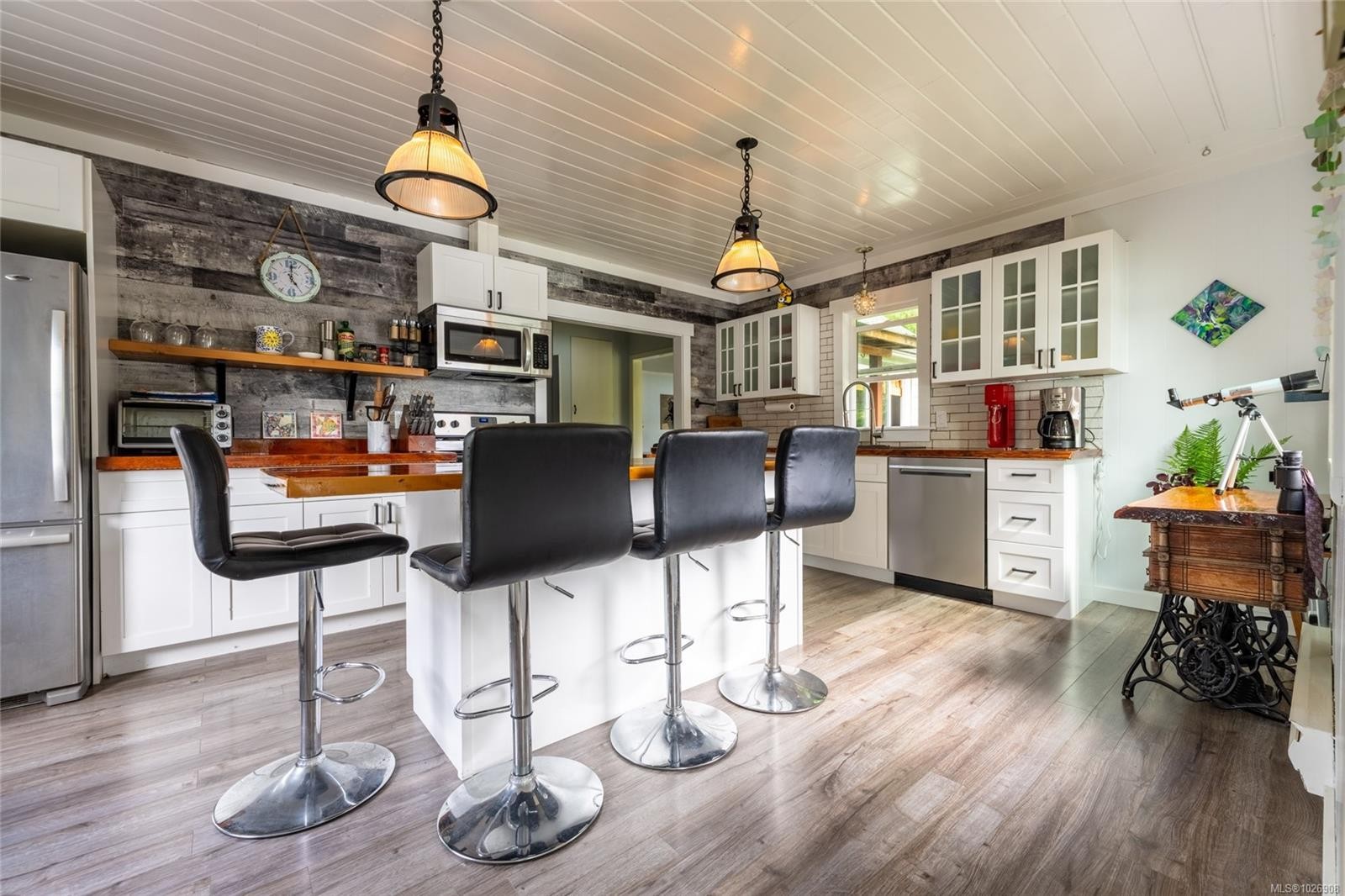 380 Cape Beale Trail, Bamfield, BC