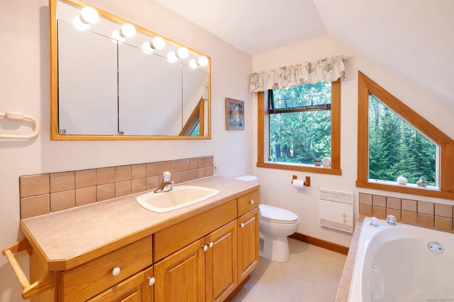 1290 Lynn Rd, Tofino, BC