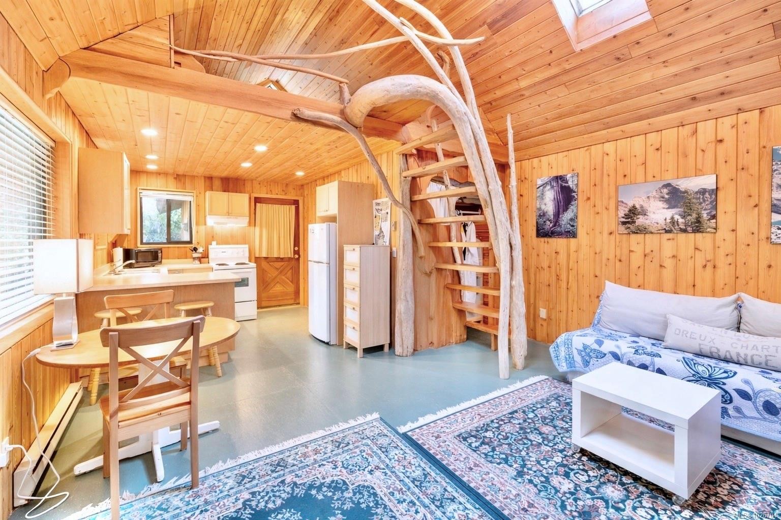 1290 Lynn Rd, Tofino, BC