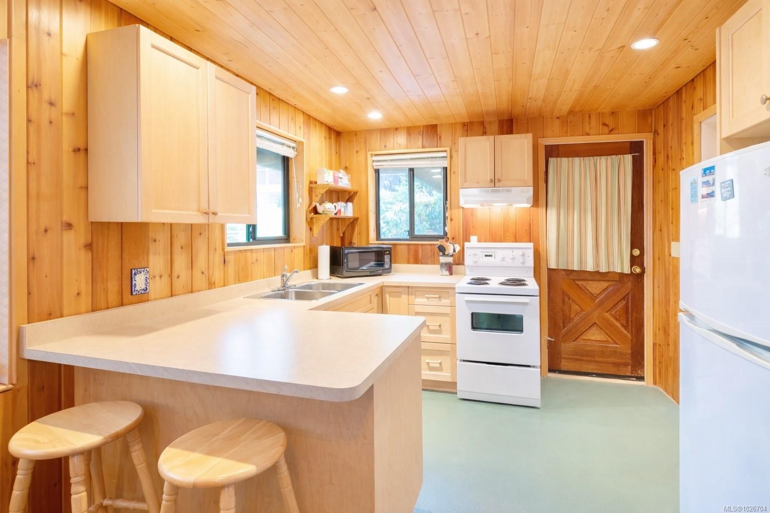 1290 Lynn Rd, Tofino, BC