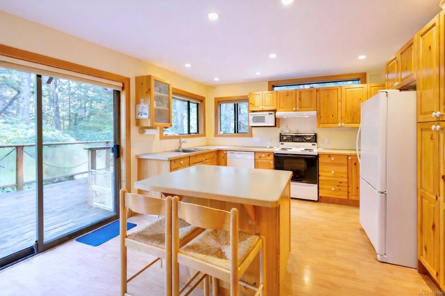 1290 Lynn Rd, Tofino, BC