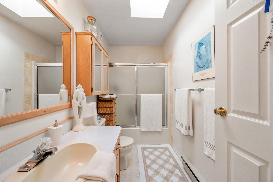 15-3096 South Main Street, Penticton, BC - Indoor Photo Showing Bathroom
