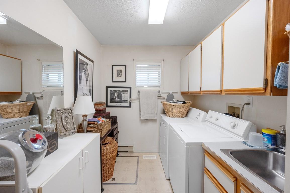 15-3096 South Main Street, Penticton, BC - Indoor Photo Showing Laundry Room