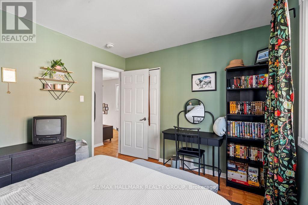 217 Dovercourt Avenue, Ottawa, ON - Indoor Photo Showing Bedroom