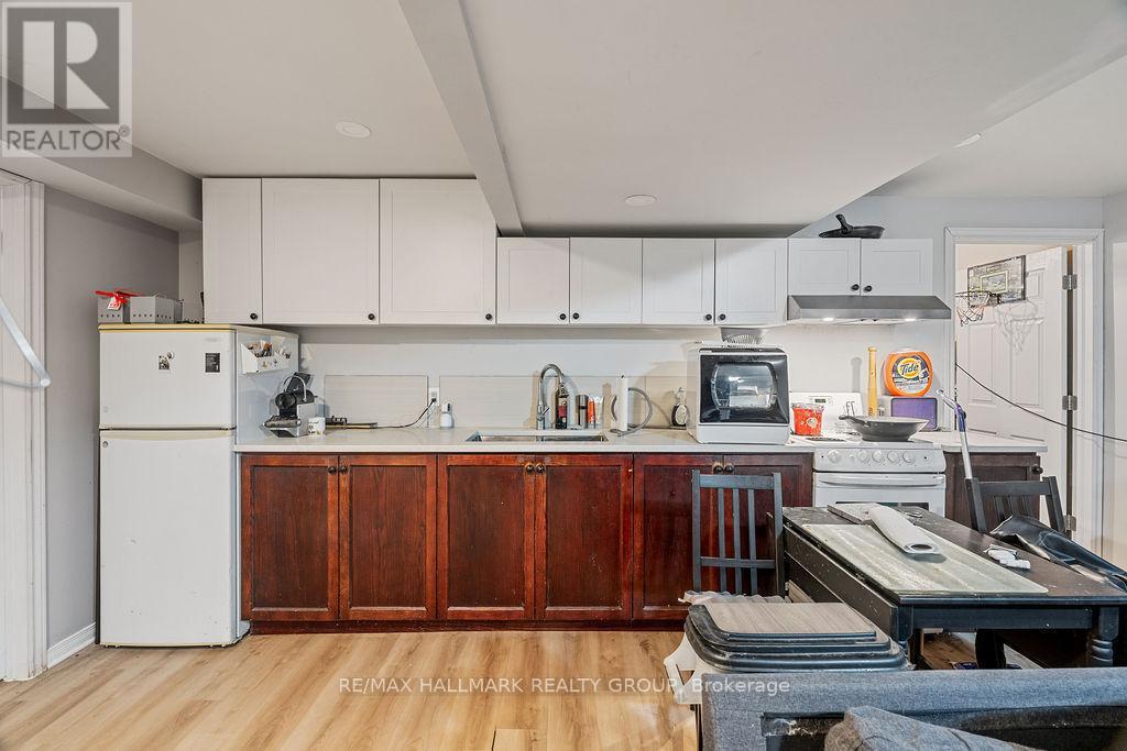 217 Dovercourt Avenue, Ottawa, ON - Indoor Photo Showing Kitchen