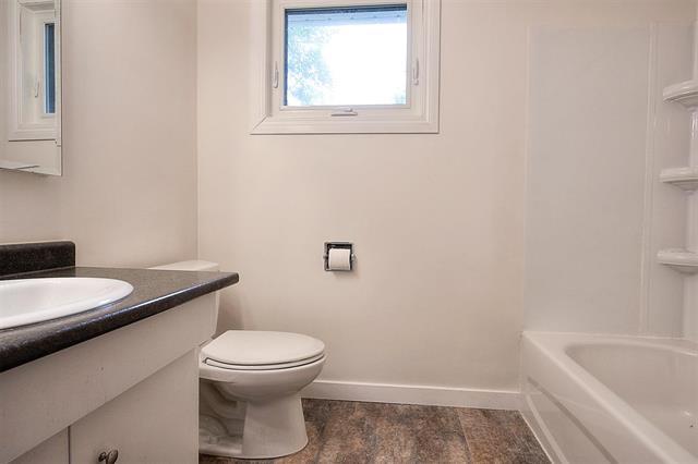 1418 Somerville Ave, Winnipeg, MB