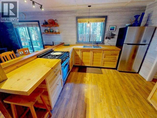 1283 Tennyson Rd, Savary Island, BC - Indoor Photo Showing Kitchen