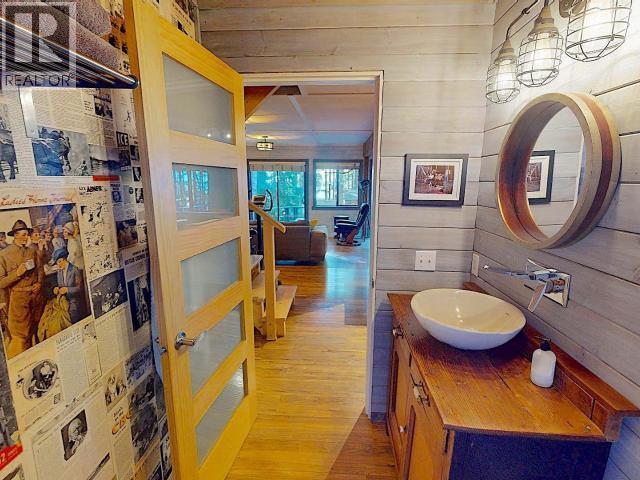 1283 Tennyson Rd, Savary Island, BC - Indoor