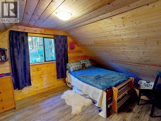 1283 Tennyson Rd, Savary Island, BC - Indoor Photo Showing Bedroom