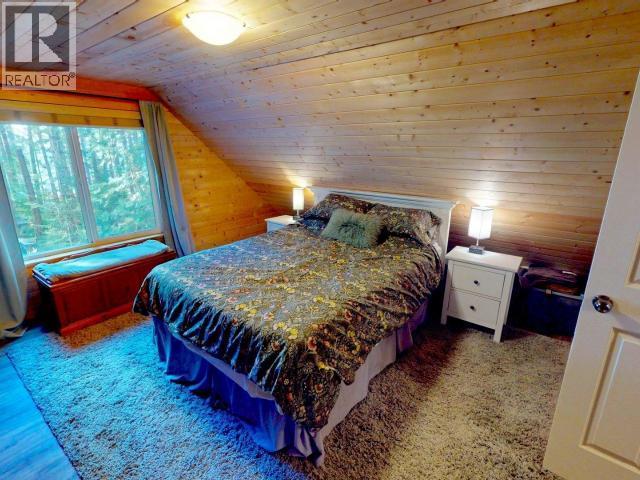 1283 Tennyson Rd, Savary Island, BC - Indoor Photo Showing Bedroom
