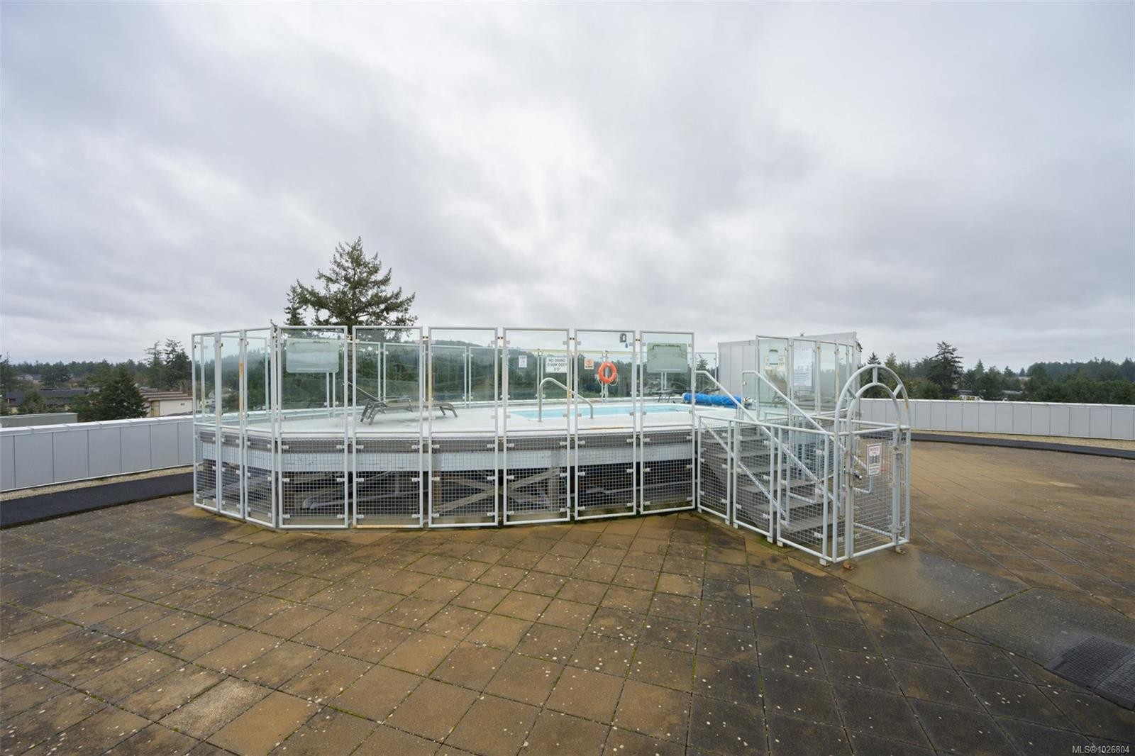 728-2745 Veterans Memorial Pkwy, Langford, BC - Outdoor