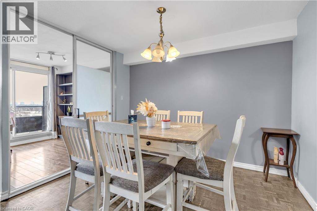 511 The West Mall Drive Unit# 1108, Toronto, ON - Indoor Photo Showing Dining Room