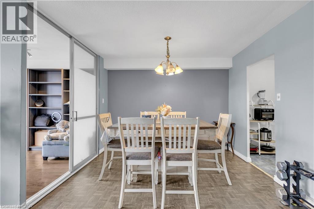 511 The West Mall Drive Unit# 1108, Toronto, ON - Indoor Photo Showing Dining Room
