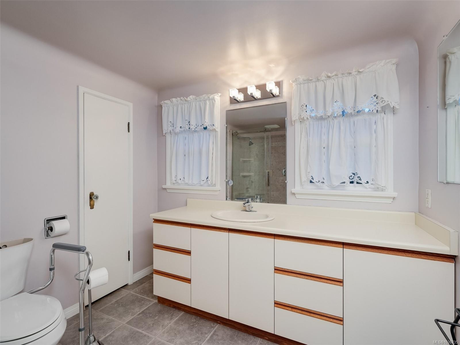 3059 Admirals Rd, Saanich, BC