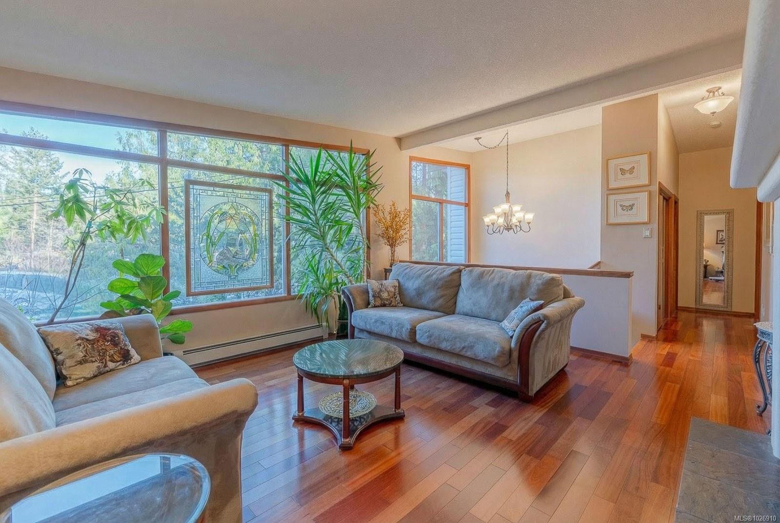 3379 Opal Rd, Nanaimo, BC - Indoor Photo Showing Living Room