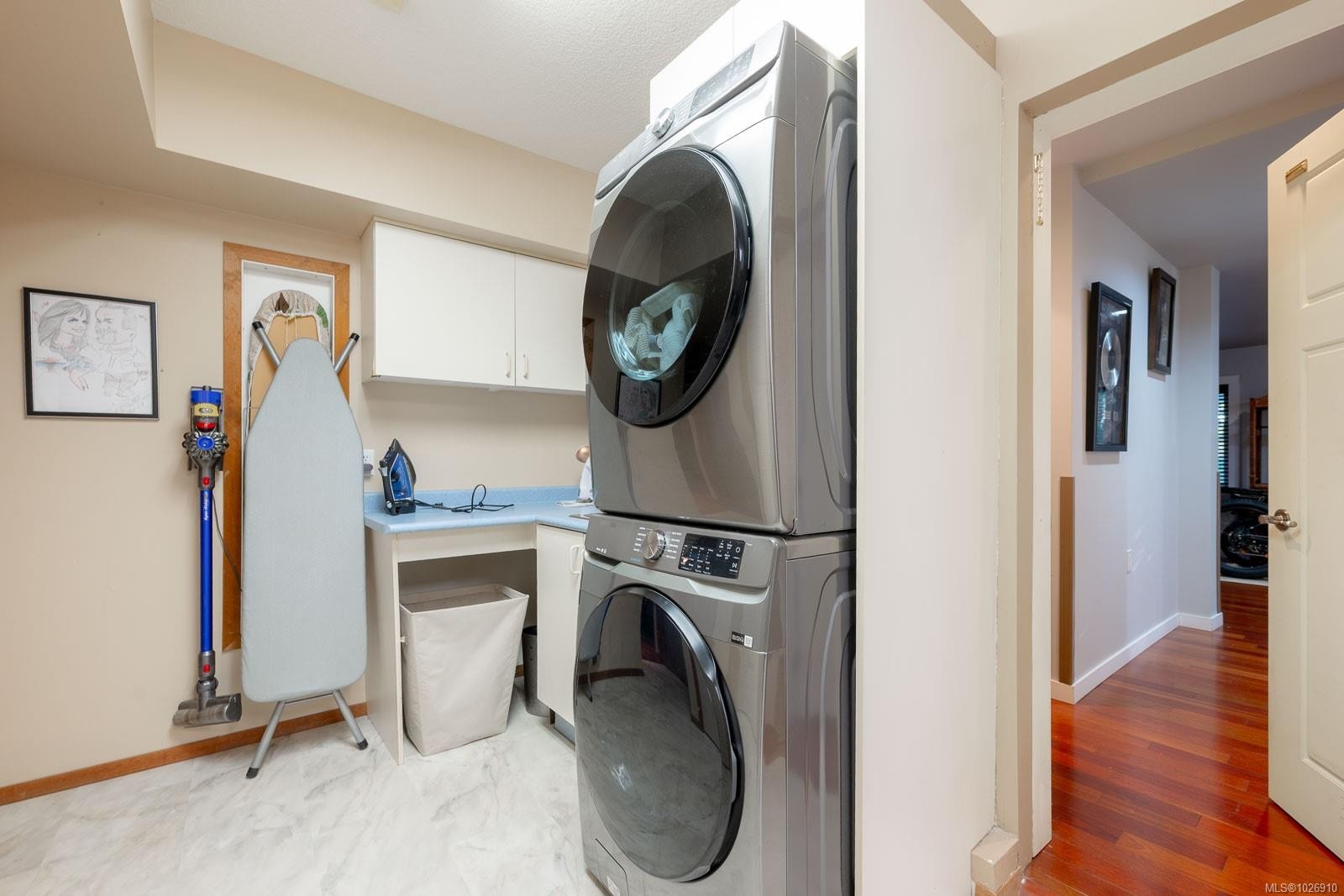 3379 Opal Rd, Nanaimo, BC - Indoor Photo Showing Laundry Room