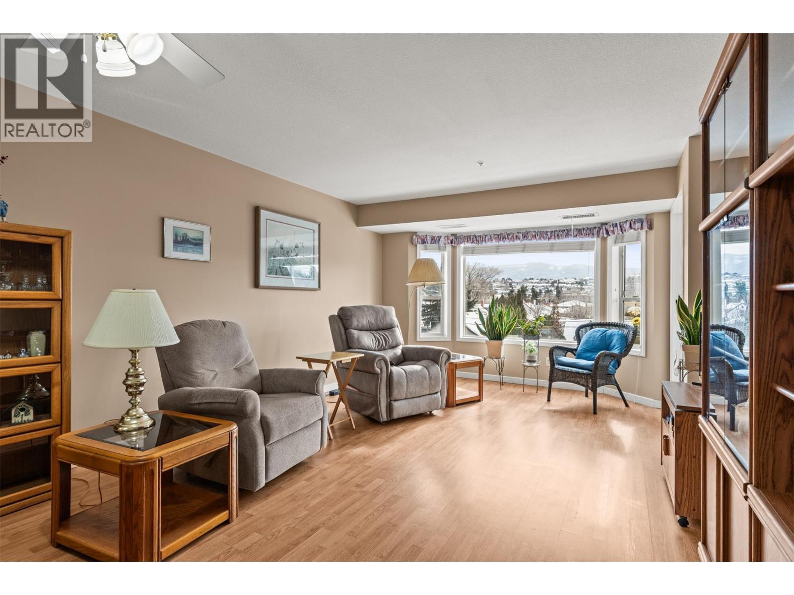 3805 30 Avenue Unit# 304, Vernon, BC - Indoor Photo Showing Living Room