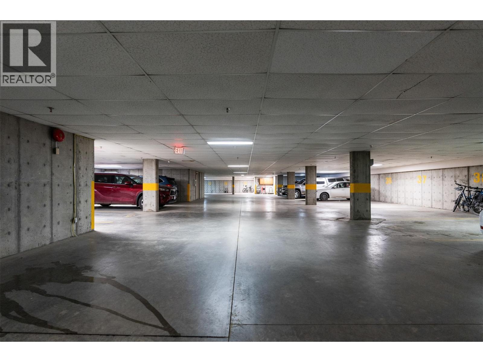 3805 30 Avenue Unit# 304, Vernon, BC - Indoor Photo Showing Garage