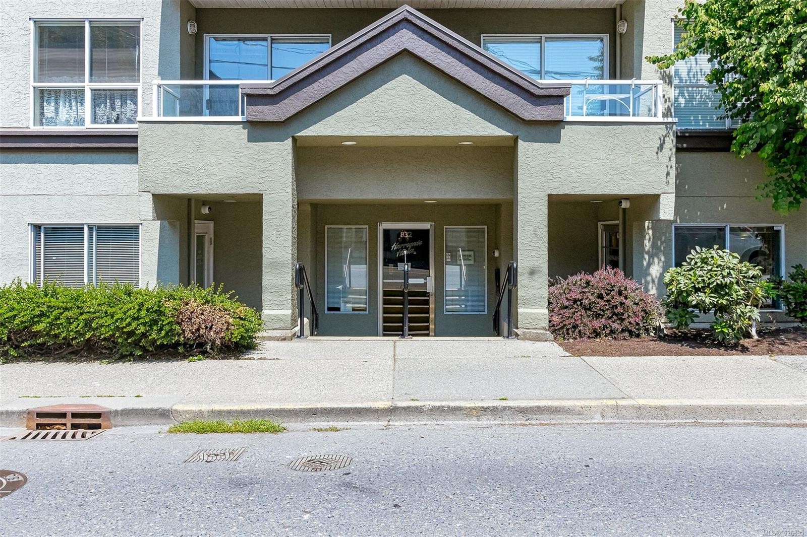 102 & 103-832 Fisgard St, Victoria, BC