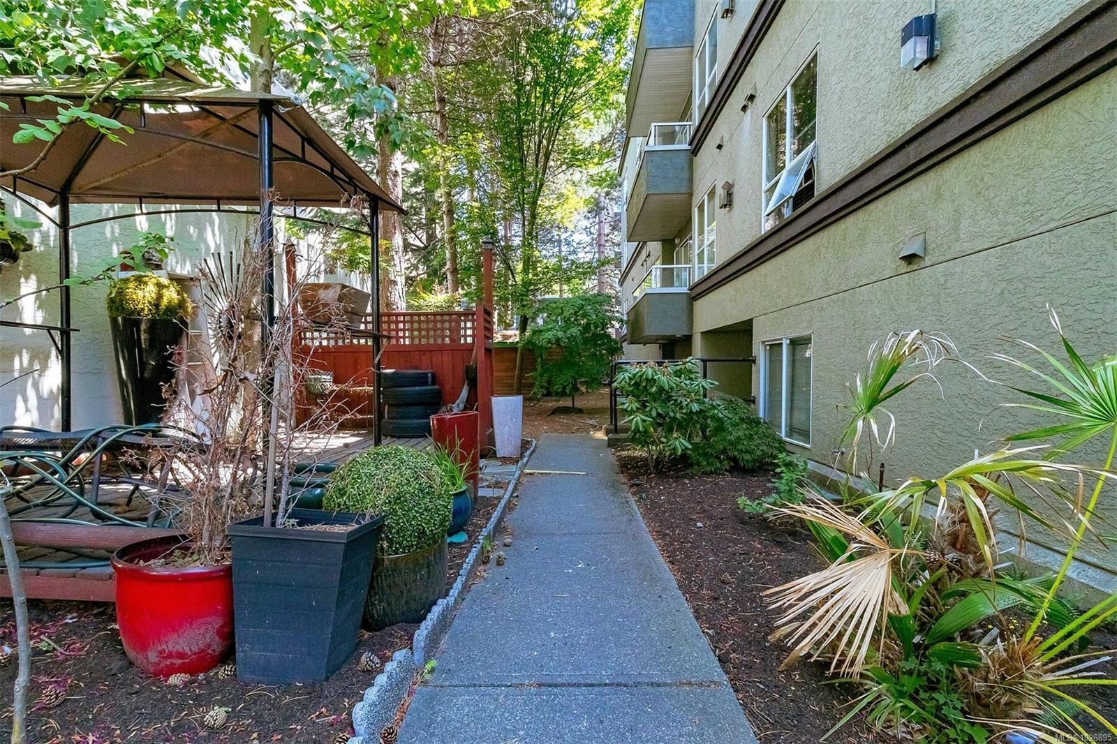 102 & 103-832 Fisgard St, Victoria, BC