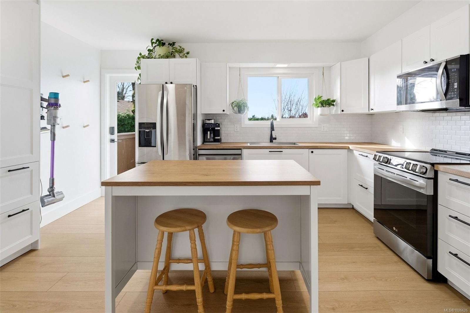 4285 Caen Rd, Saanich, BC