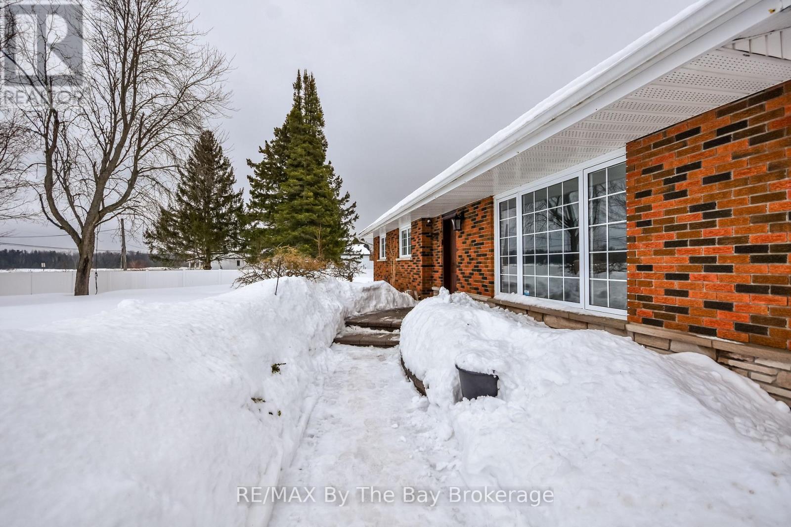 Nicely Landscaped - 111 Balm Beach Road E, Tiny, ON - Outdoor