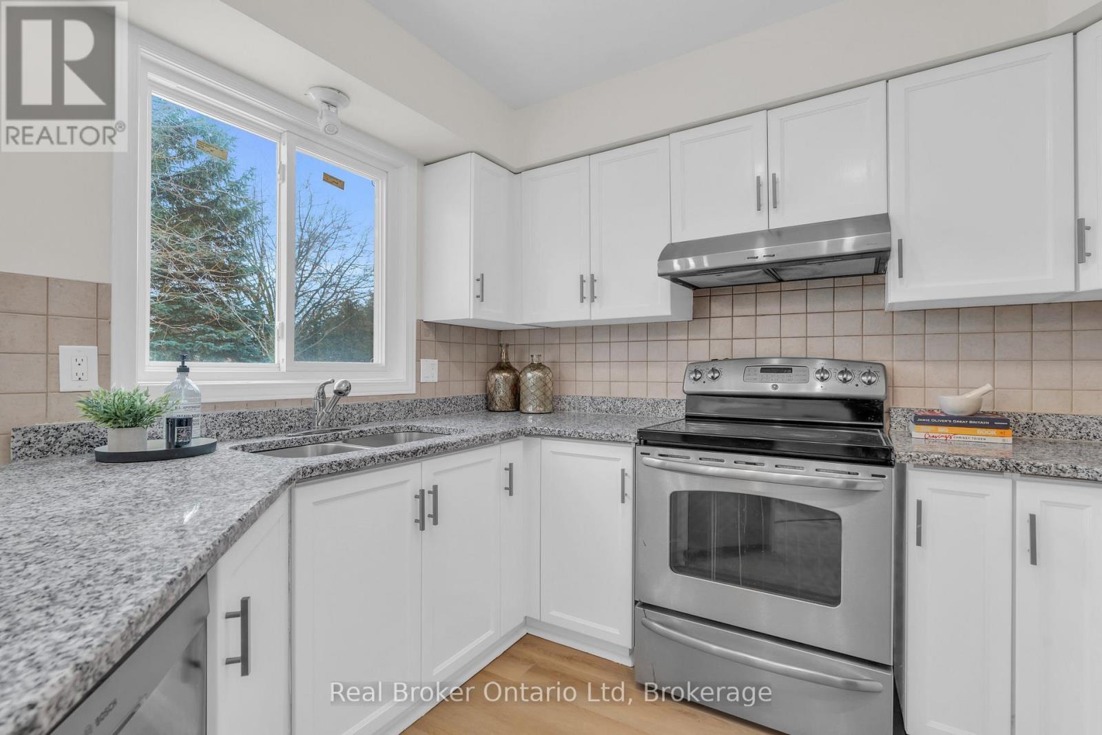 1 Balfour Court, Guelph (Kortright East), ON - Indoor Photo Showing Kitchen