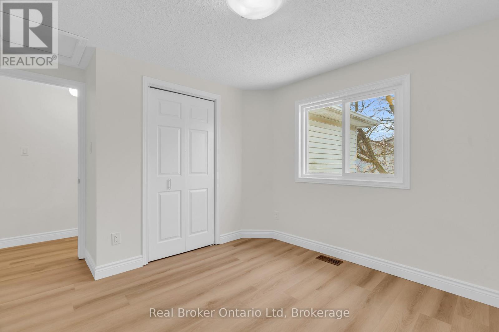 1 Balfour Court, Guelph (Kortright East), ON - Indoor Photo Showing Other Room