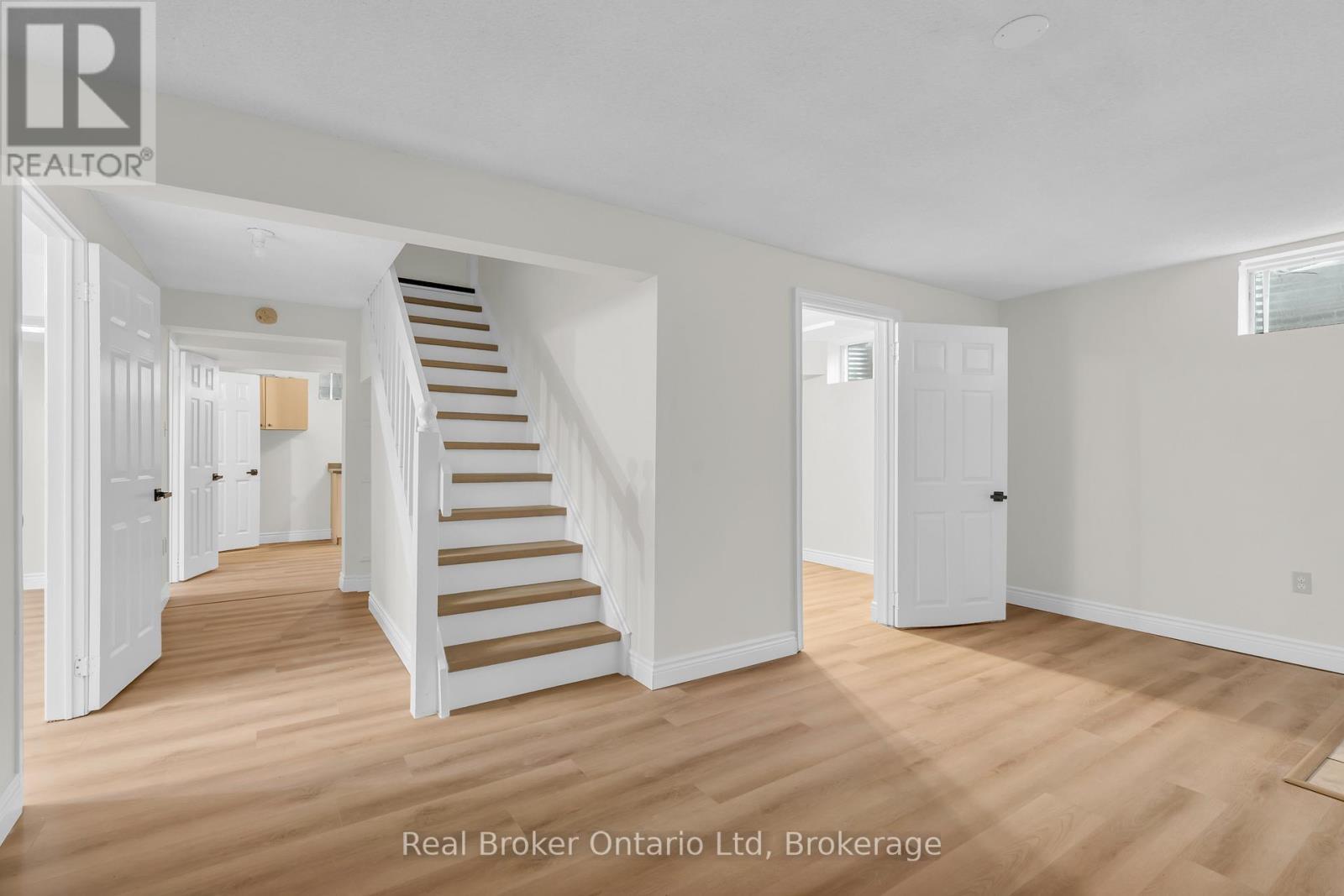 1 Balfour Court, Guelph (Kortright East), ON - Indoor Photo Showing Other Room