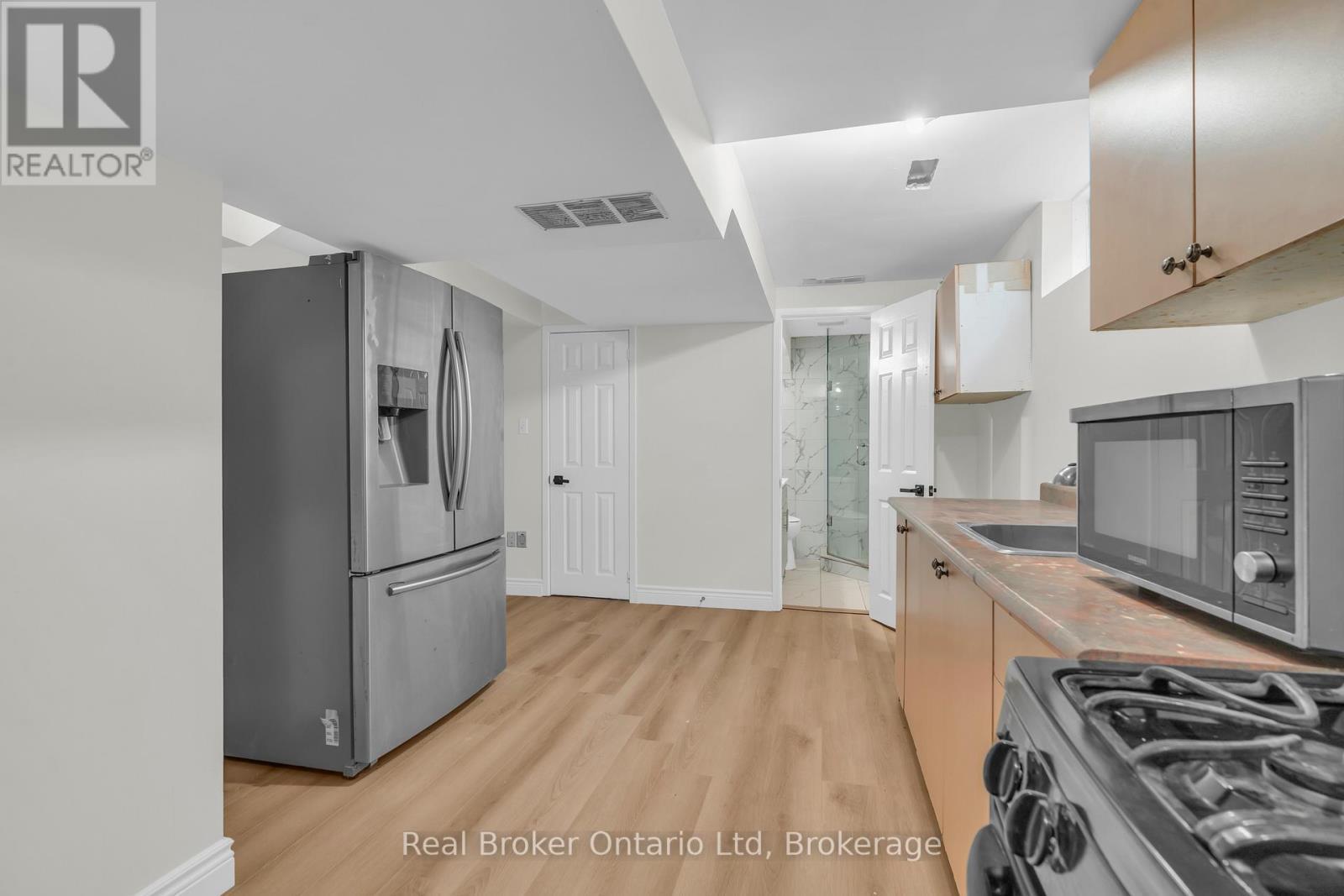 1 Balfour Court, Guelph (Kortright East), ON - Indoor Photo Showing Kitchen