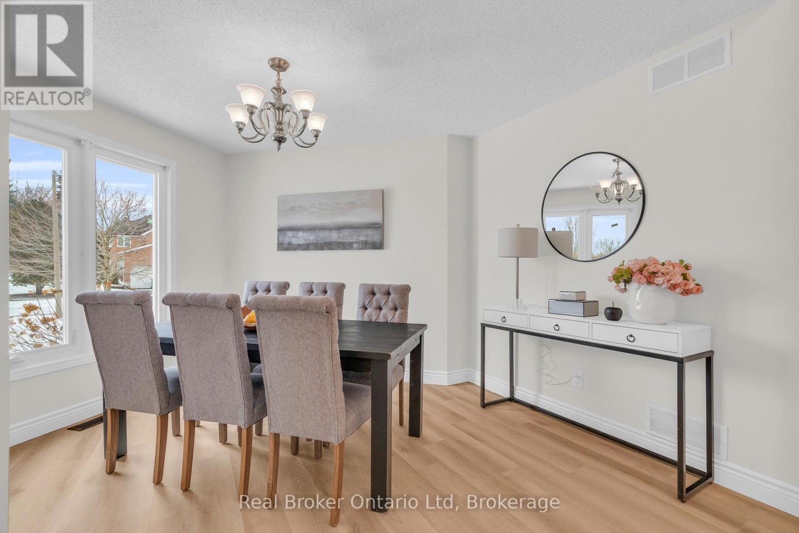 1 Balfour Court, Guelph (Kortright East), ON - Indoor Photo Showing Dining Room