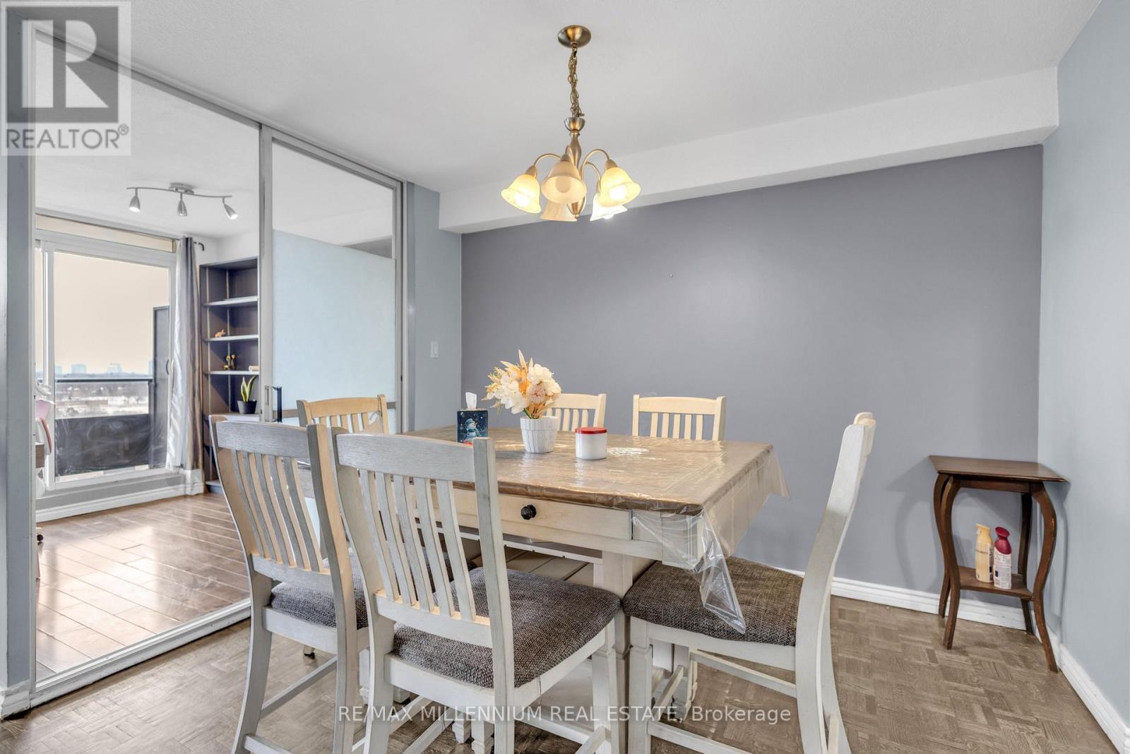 1108 - 511 The West Mall Drive W, Toronto, ON - Indoor Photo Showing Dining Room