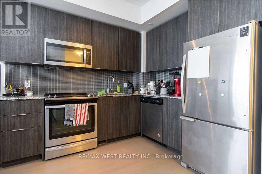 5111 - 30 Shore Breeze Drive, Toronto, ON - Indoor Photo Showing Kitchen